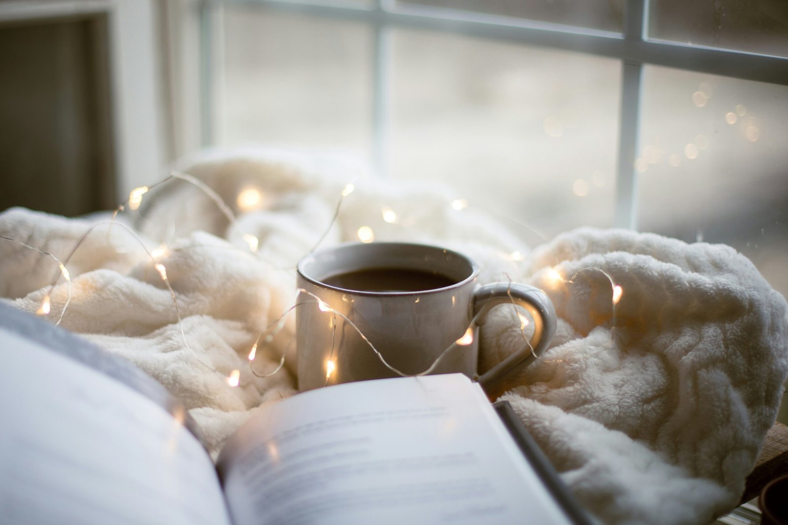 10 Cozy Reading Rituals for a Slow, Peaceful Morning